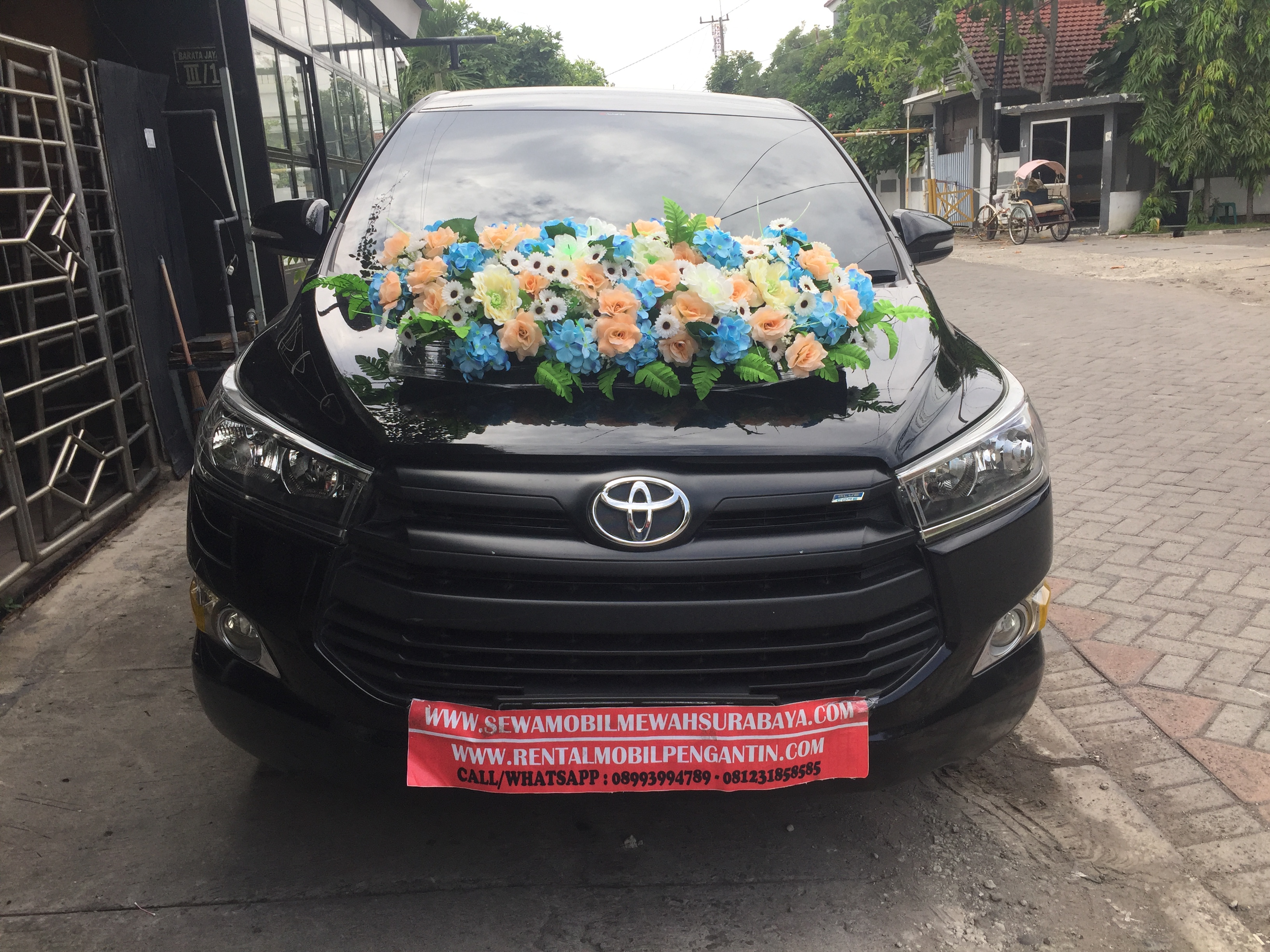 sewa mobil pengantin innova reborn surabaya
