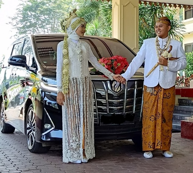 rental sewa alphard putih surabaya
