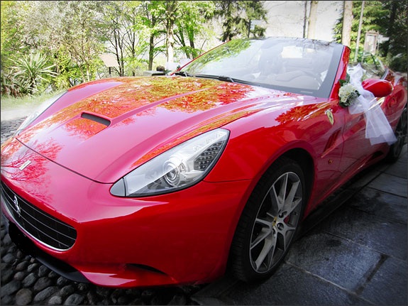 sewa mobil pengantin ferrari surabaya