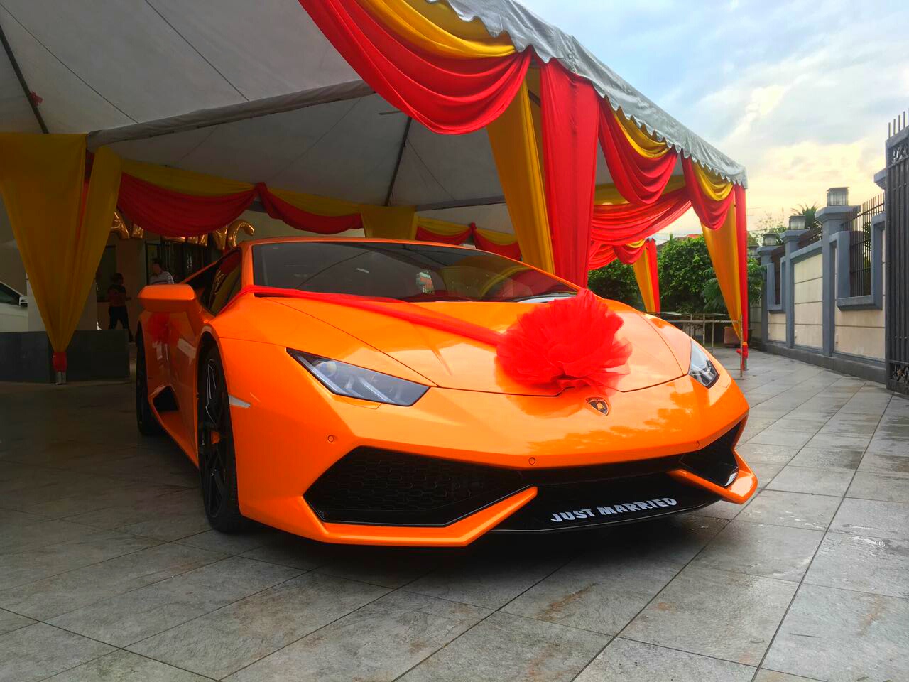 sewa mobil pengantin mclaren surabaya