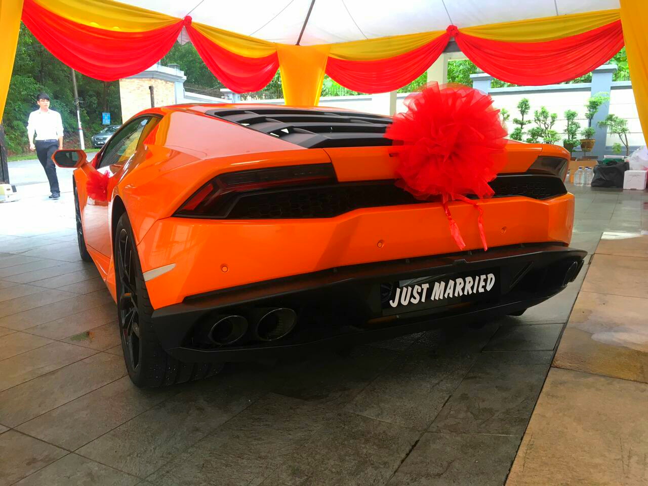 sewa mobil pengantin mclaren murah surabaya
