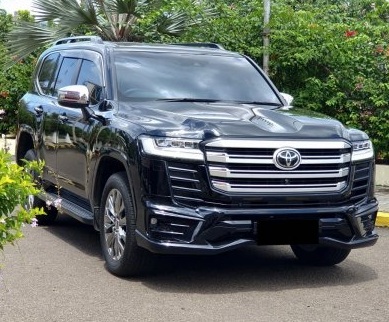 sewa mobil pengantin land cruiser vxr new surabaya
