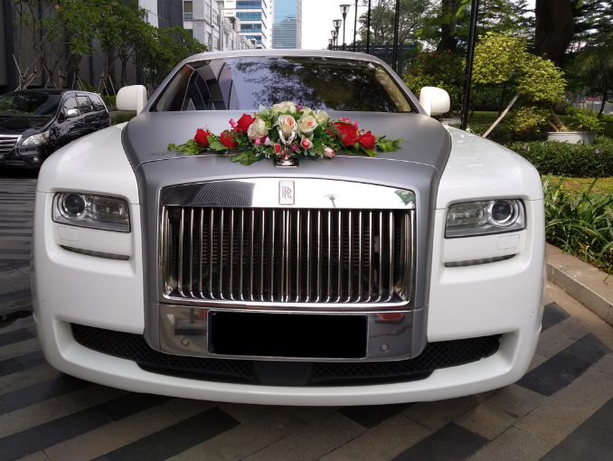 sewa mobil pengantin rolls royce surabaya