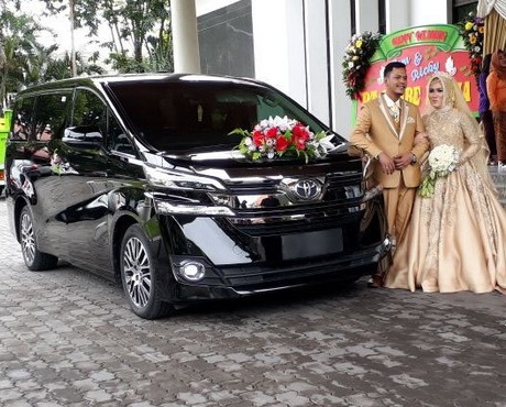 rental sewa alphard putih surabaya