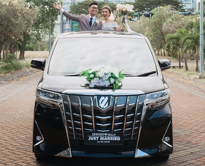 rental sewa alphard putih surabaya
