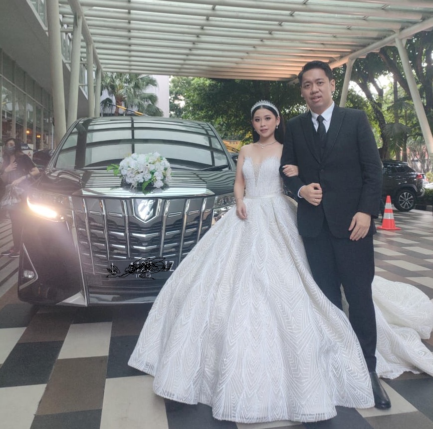rental sewa alphard putih surabaya